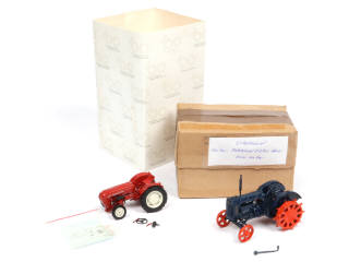 Lot 86 - DIVERS (2)