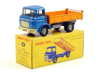 Lot 929 - DINKY TOYS (FRANCE) (1)