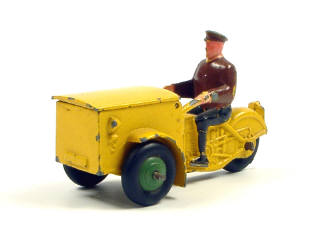 Lot 857 - DINKY TOYS (FRANCE) (1)