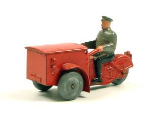 Lot 855 - DINKY TOYS (FRANCE) (1)