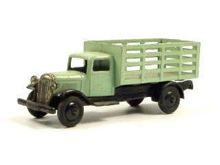 Lot 841 - DINKY TOYS (FRANCE) (1)