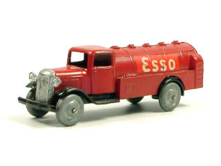 Lot 845 - DINKY TOYS FRANCE (1)
