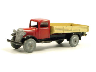 Lot 838 - DINKY TOYS FRANCE (1)