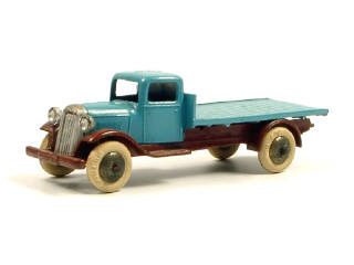 Lot 834 - DINKY TOYS FRANCE (1)
