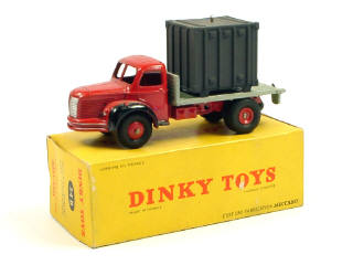 Lot 890 - DINKY TOYS (FRANCE) (1)