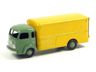 Lot 880 - DINKY TOYS FRANCE (1)