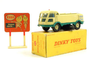 Lot 904 - DINKY TOYS FRANCE (1)