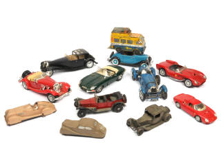 Lot 92 - DIVERS (12)