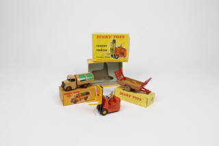 Lot 179 - DINKY TOYS (GB) (3)