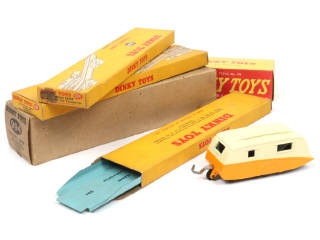 Lot 265 - DINKY TOYS (GB) (2)