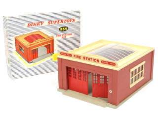 Lot 260 - DINKY TOYS (GB) (1)