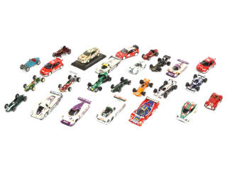 Lot 104 - DIVERS (25)