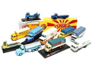 Lot 42 - DIVERS (12)
