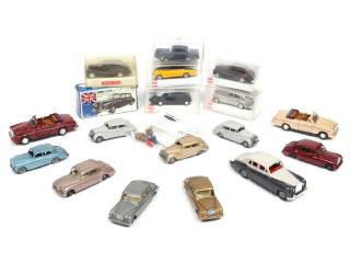 Lot 71 - DIVERS (18)