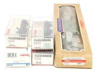 Lot 16 - DIVERS (HO) (5)