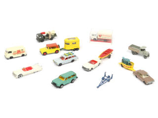 Lot 179 - DIVERS (13)