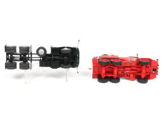 Lot 167 - DIVERS (2)