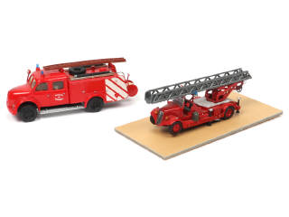 Lot 162 - DIVERS (2)