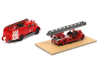 Lot 162 - DIVERS (2)