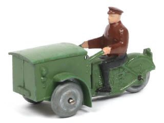 Lot 257 - DINKY TOYS (FRANCE) (1)