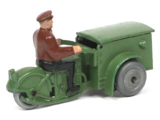 Lot 257 - DINKY TOYS (FRANCE) (1)
