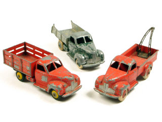 Lot 261 - DINKY TOYS FRANCE (3)