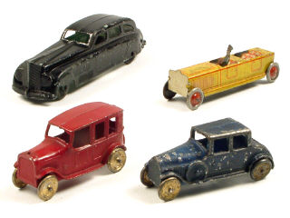 Lot 267 - DIVERS (4)