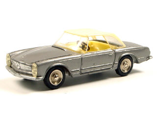 Lot 228 - DINKY TOYS (FRANCE) (1)