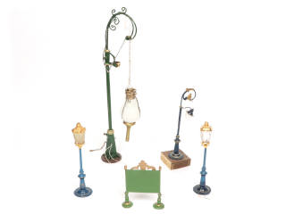 Lot 138 - DIVERS (5)