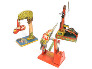 Lot 392 - DIVERS (3)