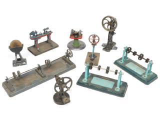 Lot 337 - DIVERS (9)