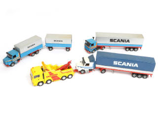 Lot 127 - DIVERS (4)