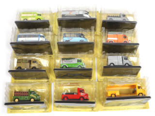 Lot 199 - DIVERS (12)