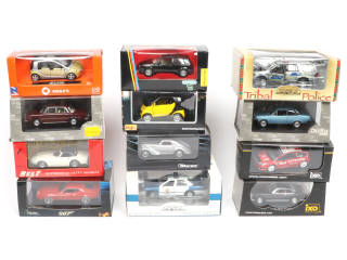 Lot 152 - DIVERS (12)