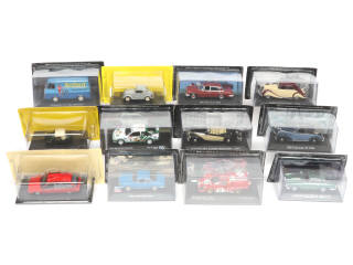 Lot 323 - DIVERS (12)