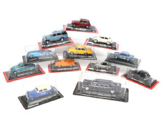 Lot 171 - DIVERS (12)