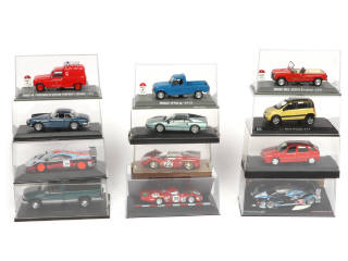 Lot 250 - DIVERS (12)