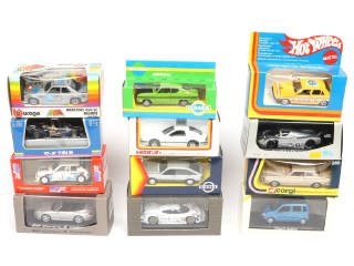 Lot 175 - DIVERS (12)