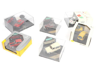 Lot 229 - DIVERS (6)