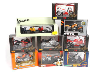 Lot 139 - DIVERS (9)