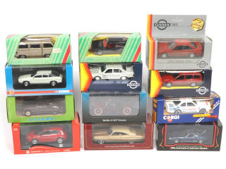 Lot 147 - DIVERS (12)