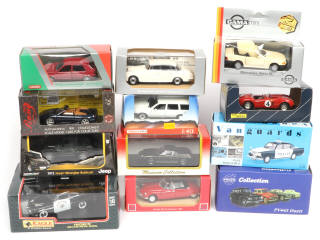 Lot 184 - DIVERS (12)