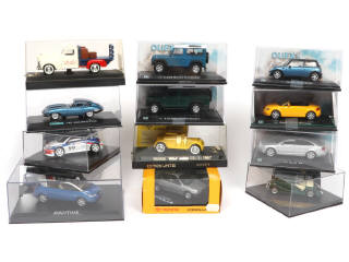Lot 197 - DIVERS (12)