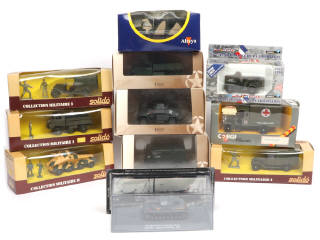 Lot 146 - DIVERS (11)