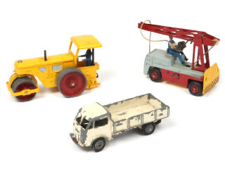 Lot 230 - DINKY TOYS (FRANCE) (3)
