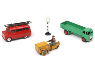 Lot 117 - DIVERS (4)