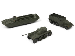 Lot 229 - DINKY TOYS (FRANCE) (3)