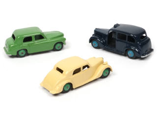 Lot 262 - DINKY TOYS (GB) (3)