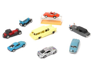 Lot 141 - DIVERS (8)