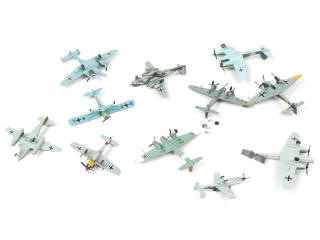 Lot 148 - DIVERS (11)